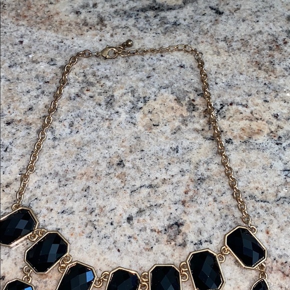 Black and gold statement necklace - Picture 4 of 4
